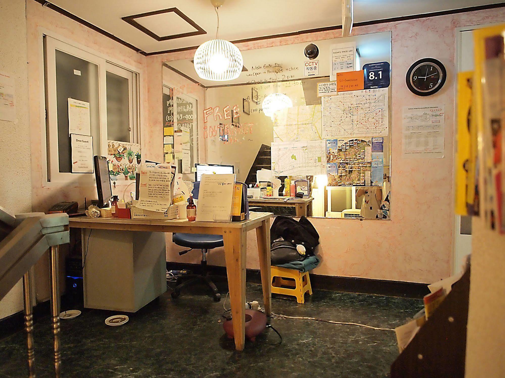 首爾 Dh新村旅舍酒店 外观 照片