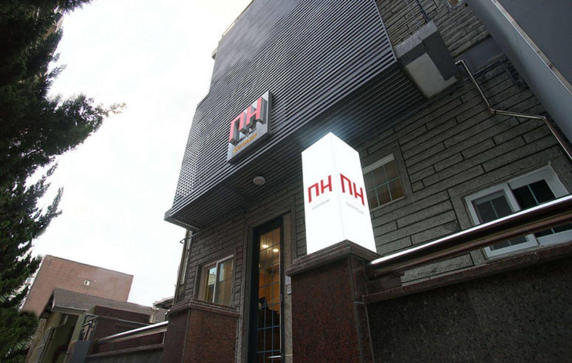 首爾 Dh新村旅舍酒店 外观 照片