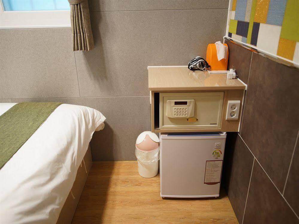 首爾 Dh新村旅舍酒店 外观 照片